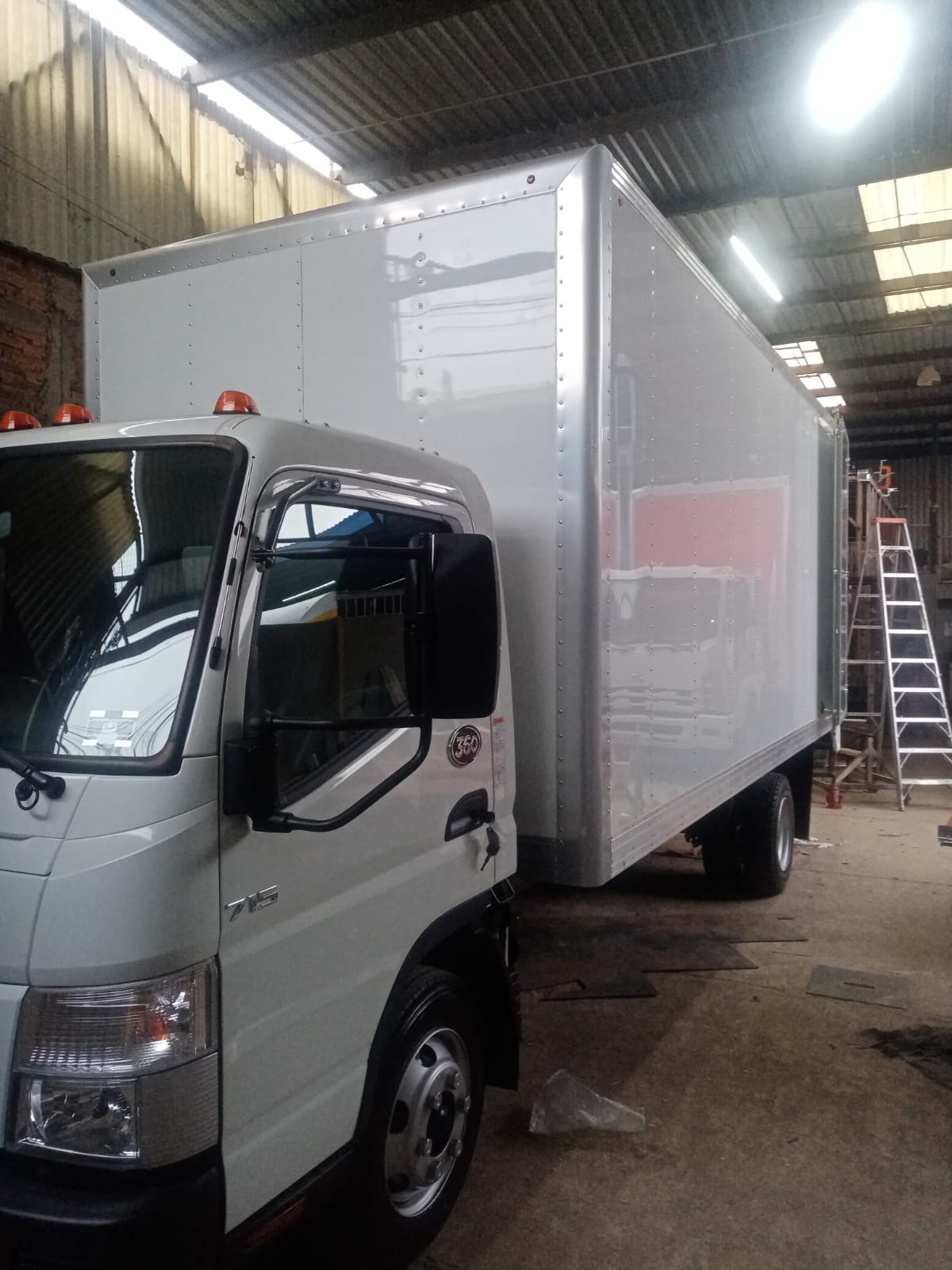 Caja seca fabricada por Servicios Jarel en Guadalajara